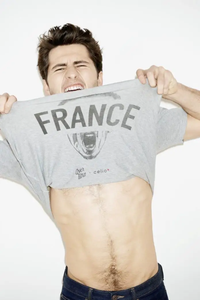 STYLE : Tximista Lizarazu soulève son t-shirt pour Celio