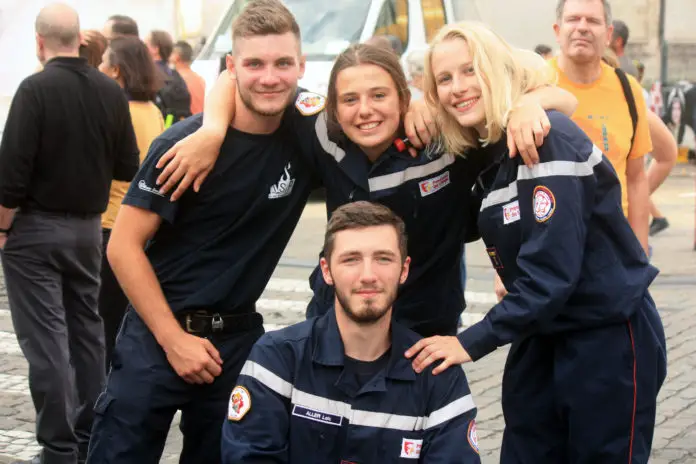 Fête Nationale : en bleu, en kaki, en noir jaune rouge