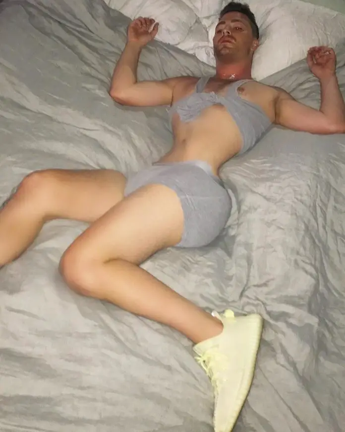 PEOPLE : Colton Haynes parodie Kim Kardashian