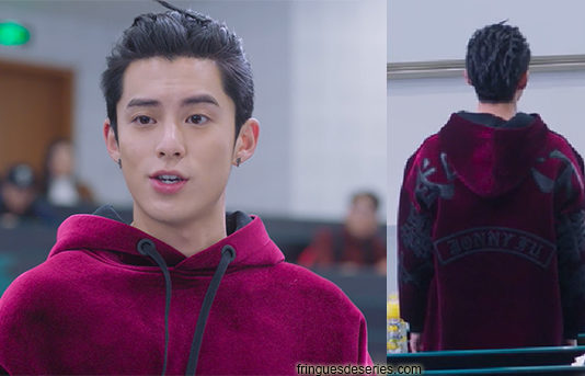 LE JARDIN DES MÉTÉORES : le sweat à capuche bordeaux de Daoming Si dans l’épisode 25