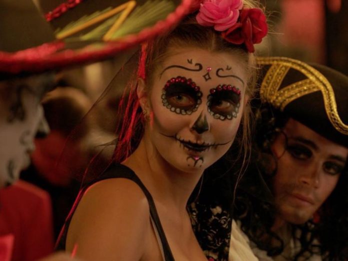 HALLOWEEN : Dia De Los Muertos pour Jessica et Mathias dans « Demain nous appartient »