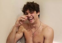 SEXY : Noah Centineo in a bathtub