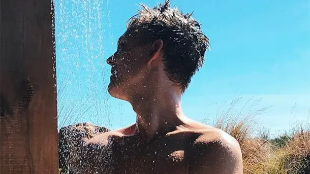 SEXY : 3 youtubeurs se défringuent