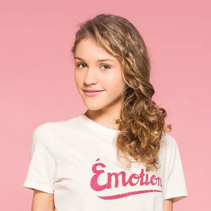 MUSIQUE : Lou, gaga d’Estéban et sort son album