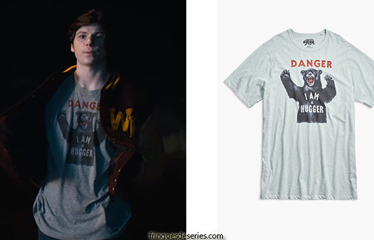 THE SOCIETY : le t-shirt ours de Grizz dans le premier épisode