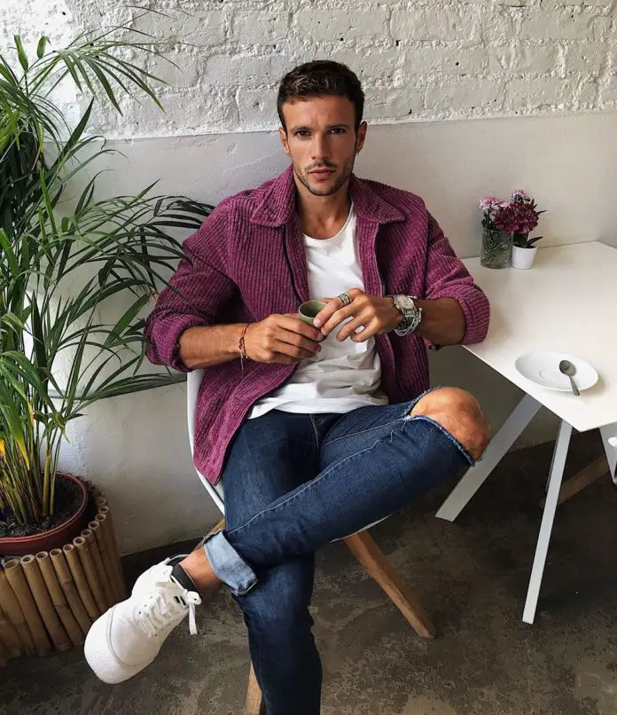 STYLE : une veste violette comme Hugo Philip