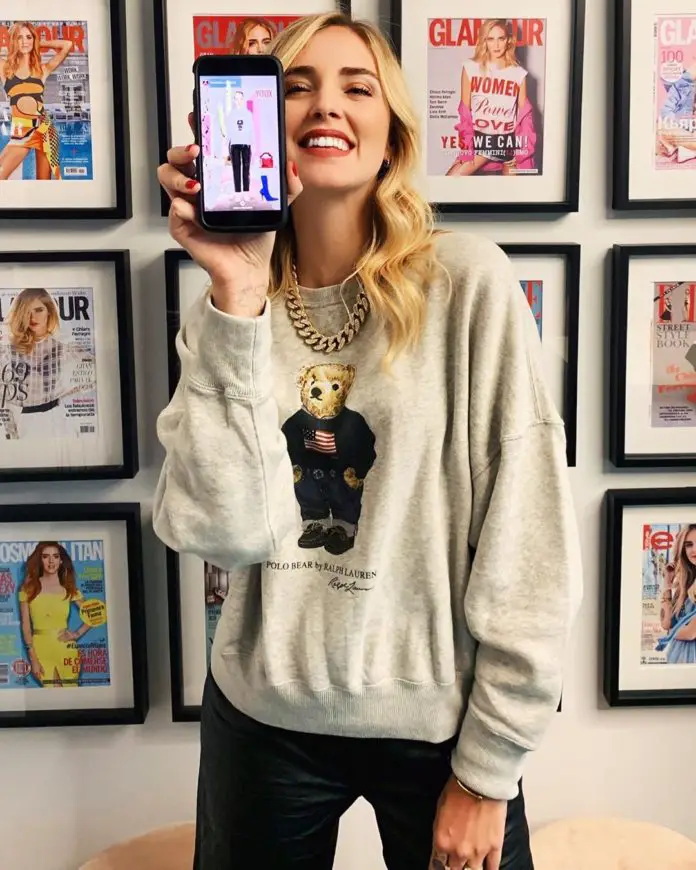 STYLE : Chiara Ferragni and the flag bear sweatshirt