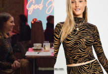 HOME FOR CHRISTMAS : Johanne’s tiger print top in S1e01