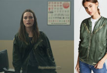 YOU : Love’s green jacket in S1E01