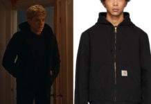 FEEL GOOD : Mae’s black jacket in S1E01