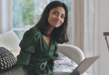 DEMAIN NOUS APPARTIENT : la blouse verte de Lou dans l’épisode 696