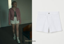HANNA : Sandy’s white shorts in S2E01