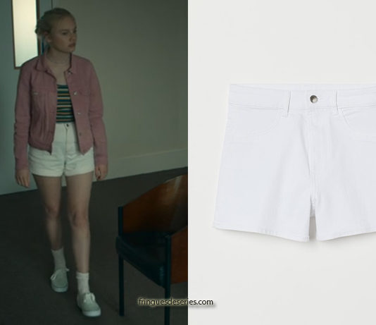 HANNA : Sandy’s white shorts in S2E01