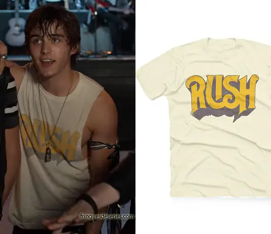 JULIE AND THE PHANTOMS : Luke’s Rush print tee in S1E01