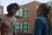 OUPS : Tyler Posey se défringue dans « Alone »