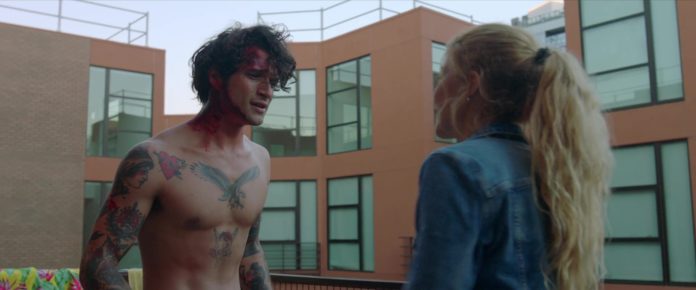 OUPS : Tyler Posey se défringue dans « Alone »
