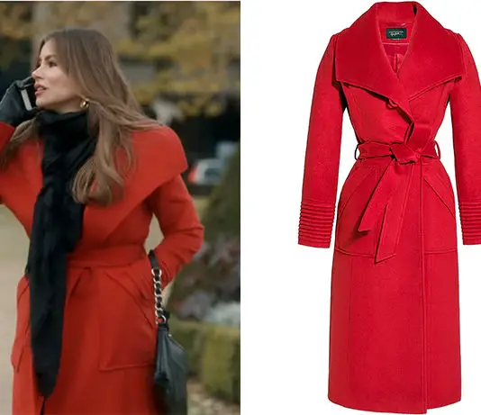 MODERN FAMILY : Gloria’s red coat in S11E13