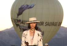 10 POUR CENT : le manteau imprimé cerf de Sigourney Weaver