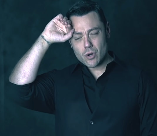 CHRISTMAS SONG OF THE DAY : Casa a Natale de Tiziano Ferro