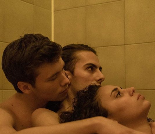 PHOTOS : Ici tout commence avec deux garçons, une fille et trois possibilités