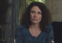 Ici tout commence : la blouse bleue à fleurs de Clotilde dans l’épisode 67