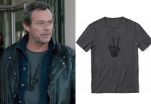 Léo Matteï, Brigade des mineurs : le t-shirt « main de squelette qui fait le signe de la paix » de Léo dans l’épisode 32