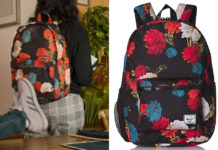 Never have I ever : Devi’s floral vintage backpack in S2E03
