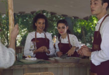 ICI TOUT COMMENCE : les tabliers du pop up du double A