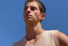 STYLE : un débardeur au cœur percé comme Manu Rios