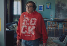 DEMAIN NOUS APPARTIENT : le sweat rouge de Mona dans l’épisode 1006