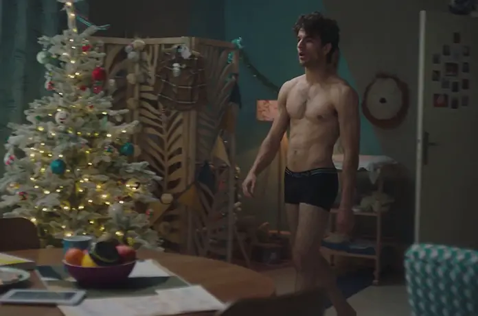 ICI TOUT COMMENCE : le Noël de Greg en boxer