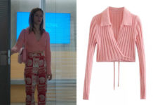 ÉLITE : Cayetana’s cropped wrap pink cardigan sweater in S5E01