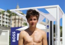 STYLE : Axel AURIANT, short de bain rayé, abdos et plage pour un nouveau parfum boisé