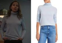 AU SERVICE DU PASSÉ : le pull bleu de Jenny dans le premier épisode