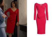 PLAN DE CARRIÈRE : la robe rouge de Rachel dans le premier épisode