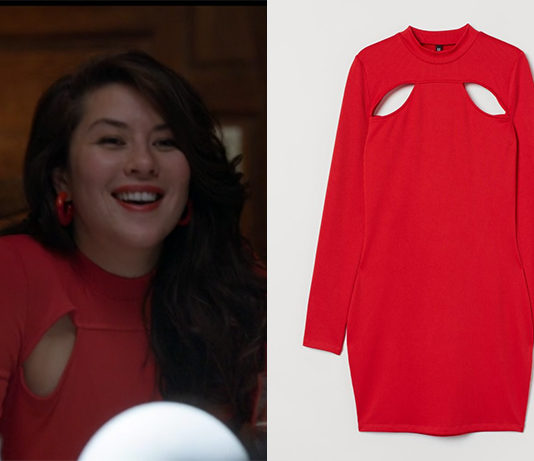 ADDICT : la robe rouge moulante de Deborah dans le premier épisode