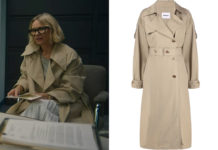 THE WATCHER : Nora’s beige trench coat in S1E01