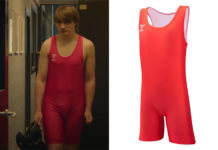 ATTRACTION : la tenue de lutte de Mathias dans l’épisode 2