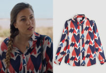 ICI TOUT COMMENCE : la chemise cœurs d’une cliente du coffee shop dans l’épisode 719