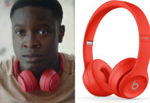 HIJACK : Kai’s red headphones in S1E01