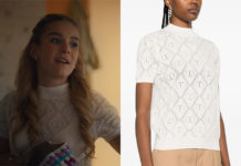 KNOKKE OFF : Jeunesse dorée : le petit pull en angora à logo perforé de Louise dans l’épisode 1×04