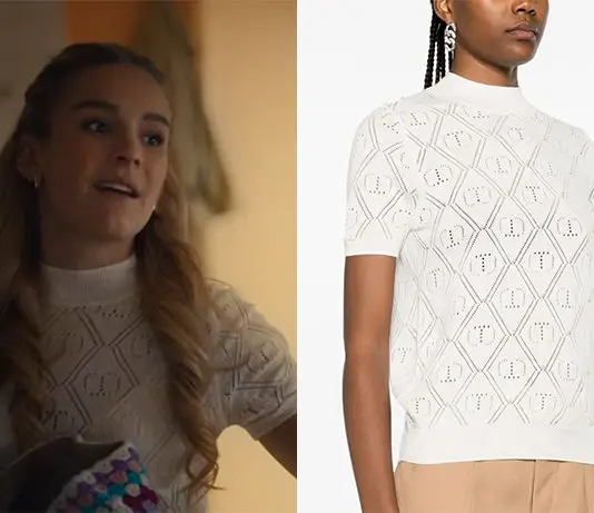 KNOKKE OFF : Jeunesse dorée : le petit pull en angora à logo perforé de Louise dans l’épisode 1×04
