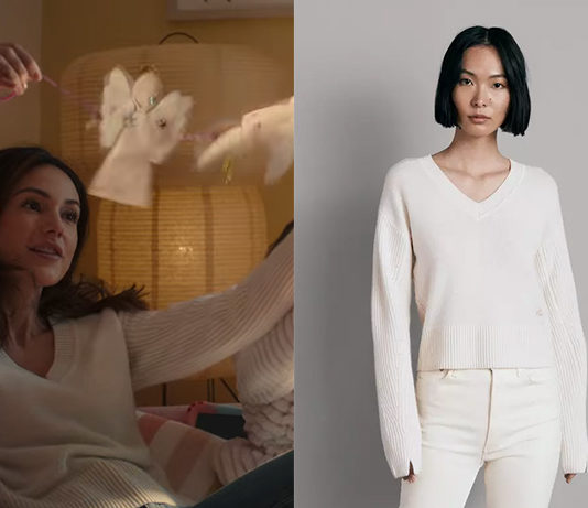 DOUBLE PIÈGE : le pull ivoire à col en V de Maya dans l’épisode 1