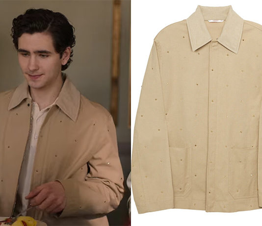 YOUNG ROYALS : August ‘s beige studded stretch-cotton chore jacket in S3E03