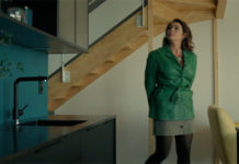 MADEMOISELLE HOLMES : la veste verte de Charlie dans l’épisode 5