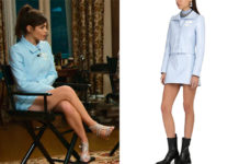 FIASCO : l’ensemble en vinyle bleu clair d’Ingrid dans l’épisode 3