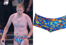 JO Paris 2024 : qui est l’inconnu en maillot coloré qui récupère un bonnet dans l’eau ?