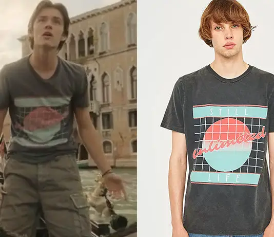 DISCLAIMER : Jonathan’s tees in the first episode