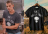 QUEER EYE : Antoni’s « earth tour » print t-shirt in S9E02