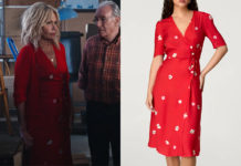 ENQUÊTE EN FAMILLE : la robe rouge de Claire dans le premier épisode